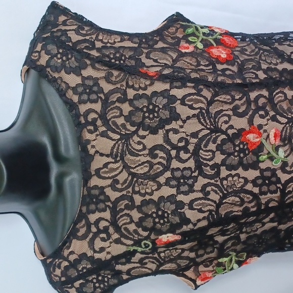 Gabby Skye  Floral Lace Fit-&-Flare Dress size 6 - Picture 2 of 7